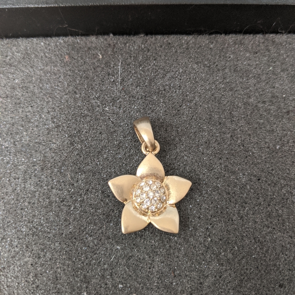 Lia Sophia Gold Flower Pendant Slide